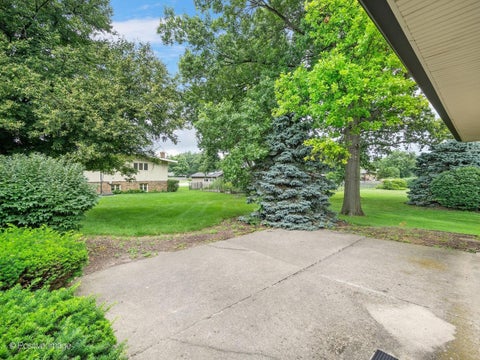 Tiny photo for 10s240 Hampshire Lane W, Willowbrook, IL 60527 (MLS # 12655351)