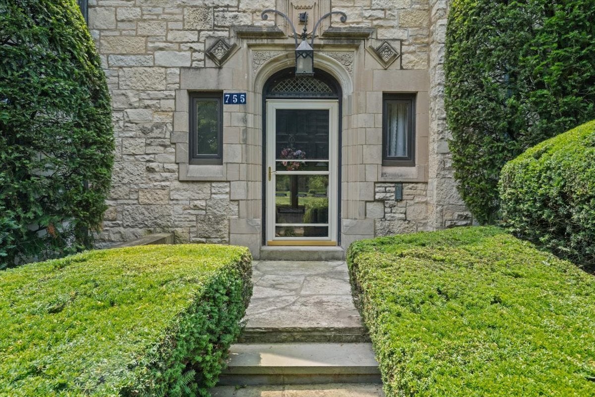 755 Michigan Avenue