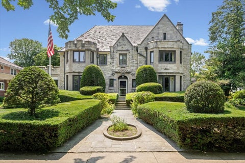 Photo of 755 Michigan Avenue, Wilmette, IL 60091 (MLS # 12740434)