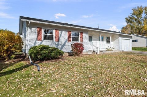 Tiny photo for 2926 W LOMBARD Street, Davenport, IA 52804 (MLS # QC4269194)