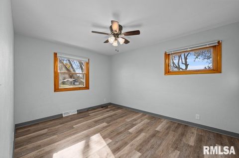 Tiny photo for 2926 W LOMBARD Street, Davenport, IA 52804 (MLS # QC4269194)