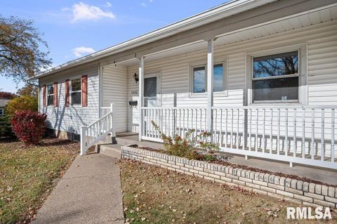 Tiny photo for 2926 W LOMBARD Street, Davenport, IA 52804 (MLS # QC4269194)