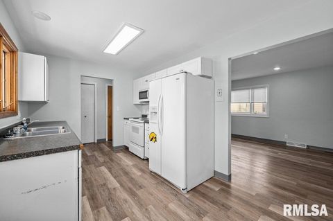 Tiny photo for 2926 W LOMBARD Street, Davenport, IA 52804 (MLS # QC4269194)