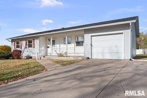 Tiny photo for 2926 W LOMBARD Street, Davenport, IA 52804 (MLS # QC4269194)