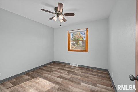 Tiny photo for 2926 W LOMBARD Street, Davenport, IA 52804 (MLS # QC4269194)