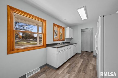 Tiny photo for 2926 W LOMBARD Street, Davenport, IA 52804 (MLS # QC4269194)