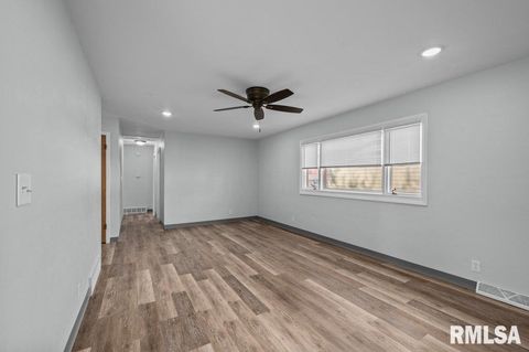 Tiny photo for 2926 W LOMBARD Street, Davenport, IA 52804 (MLS # QC4269194)