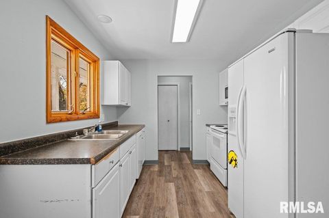 Tiny photo for 2926 W LOMBARD Street, Davenport, IA 52804 (MLS # QC4269194)