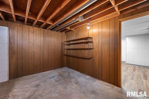 Tiny photo for 2926 W LOMBARD Street, Davenport, IA 52804 (MLS # QC4269194)