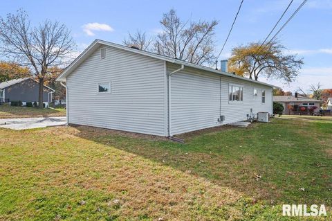 Tiny photo for 2926 W LOMBARD Street, Davenport, IA 52804 (MLS # QC4269194)