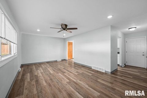 Tiny photo for 2926 W LOMBARD Street, Davenport, IA 52804 (MLS # QC4269194)