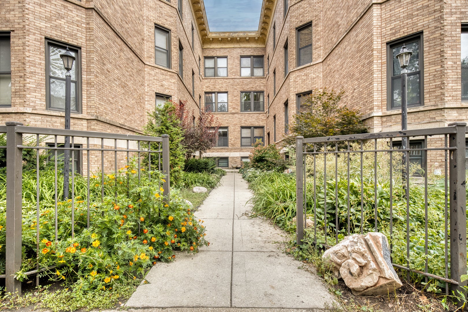 846 W Newport Avenue 2S