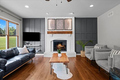 Tiny photo for 5N587 Prairie Springs Drive, St. Charles, IL 60175 (MLS # 12529337)