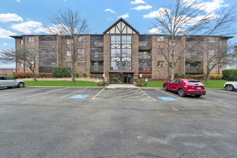 Photo of 10351 Menard Avenue #322, Oak Lawn, IL 60453 (MLS # 12524710)