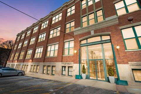 Photo of 601 Linden Place #121, Evanston, IL 60202 (MLS # 12593029)