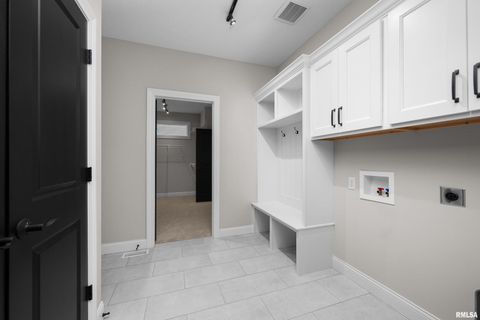 Tiny photo for 5188 S RICHMOND Circle, Bettendorf, IA 52722 (MLS # QC4269634)