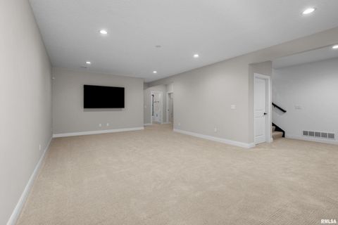 Tiny photo for 5188 S RICHMOND Circle, Bettendorf, IA 52722 (MLS # QC4269634)