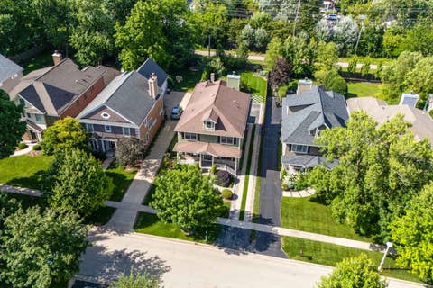 Tiny photo for 634 E Sunnyside Avenue, Libertyville, IL 60048 (MLS # 12693193)