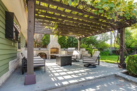 Tiny photo for 634 E Sunnyside Avenue, Libertyville, IL 60048 (MLS # 12693193)