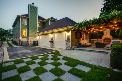 Tiny photo for 634 E Sunnyside Avenue, Libertyville, IL 60048 (MLS # 12693193)