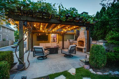 Tiny photo for 634 E Sunnyside Avenue, Libertyville, IL 60048 (MLS # 12693193)