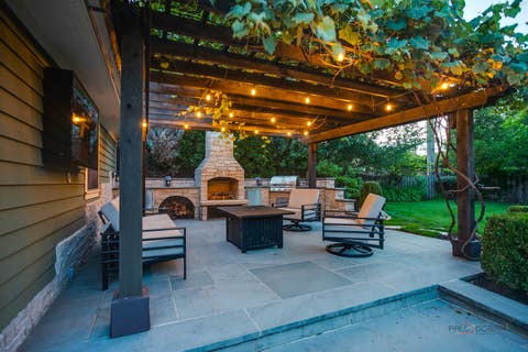 Tiny photo for 634 E Sunnyside Avenue, Libertyville, IL 60048 (MLS # 12693193)