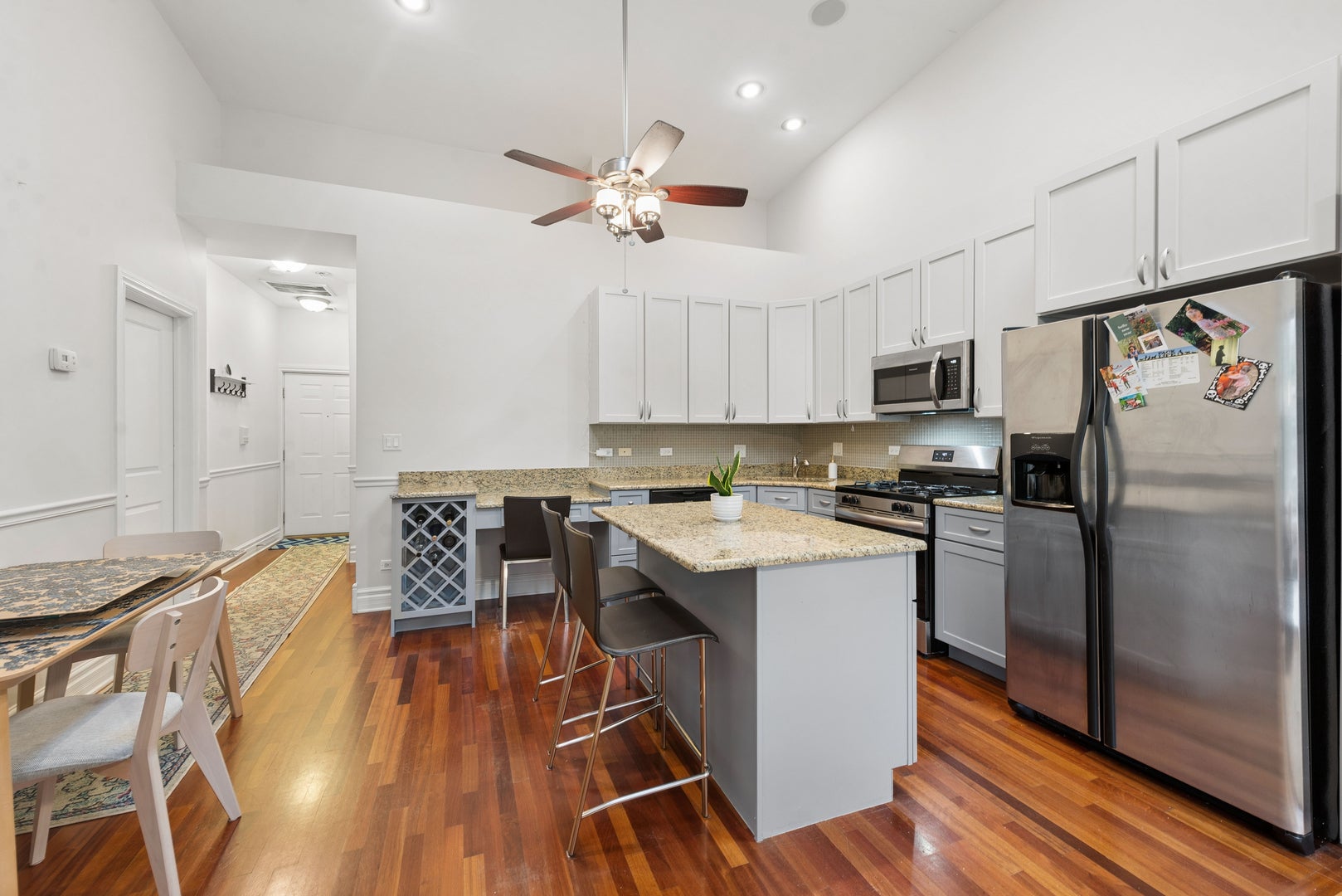 5121 N Kenmore Avenue 301