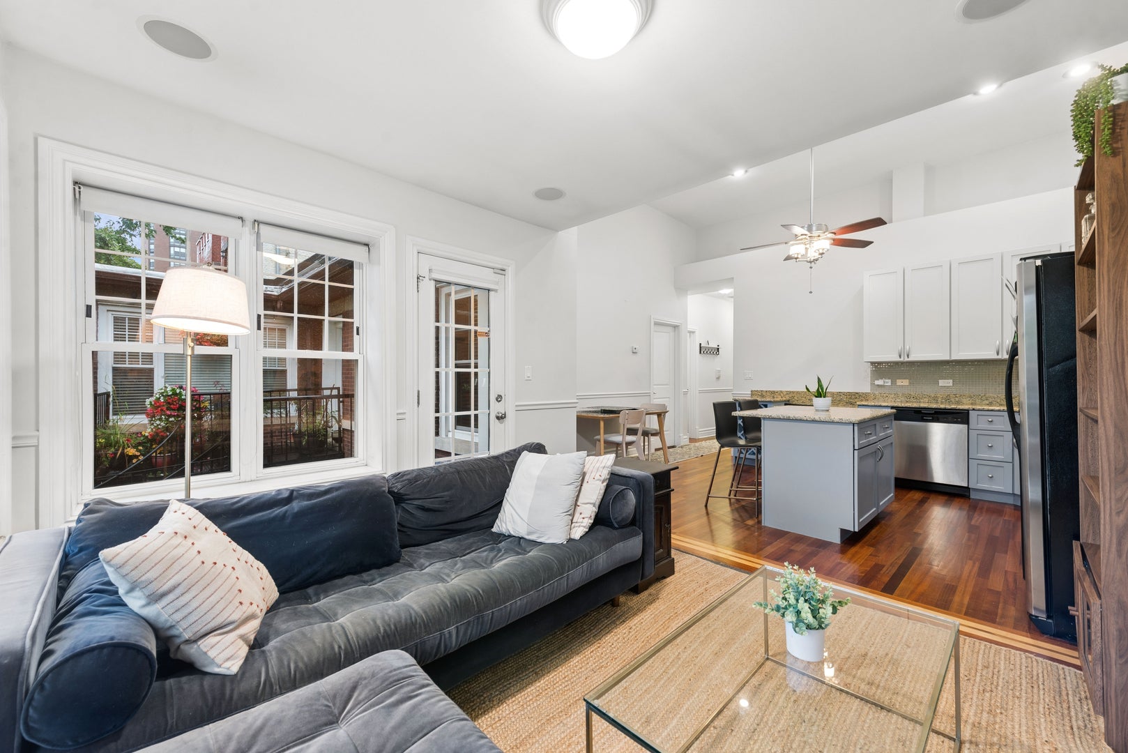 5121 N Kenmore Avenue 301