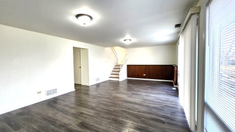 Tiny photo for 1360 Devonshire Lane, Hoffman Estates, IL 60169 (MLS # 12676084)
