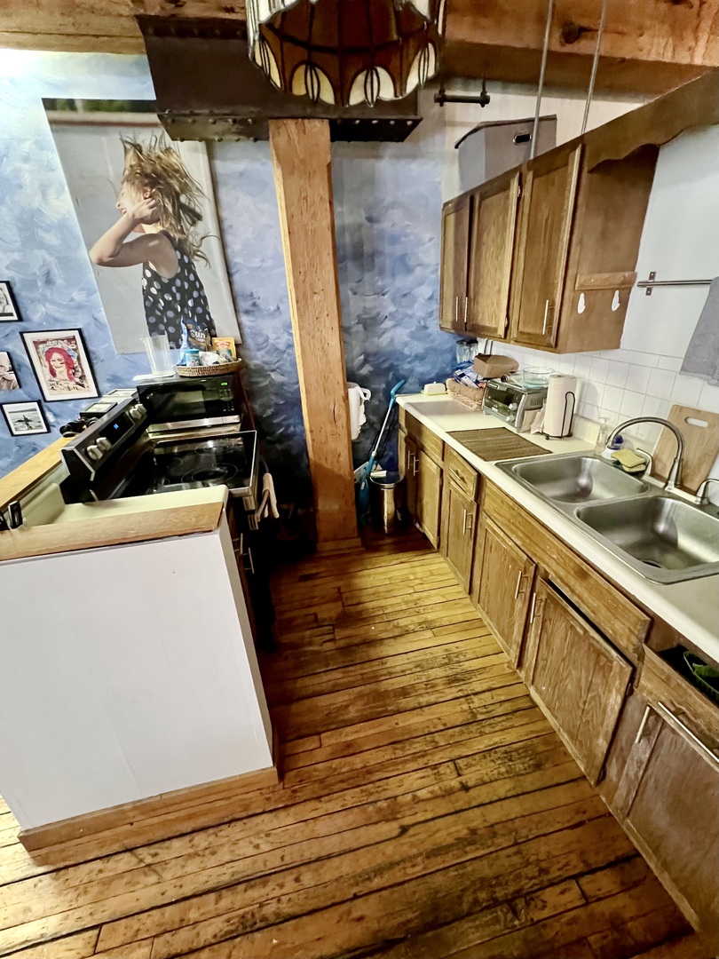 711 S Dearborn Street 608