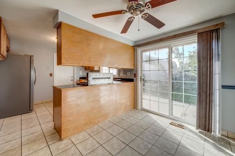 Tiny photo for 1601 Kingston Lane, Schaumburg, IL 60193 (MLS # 12519777)