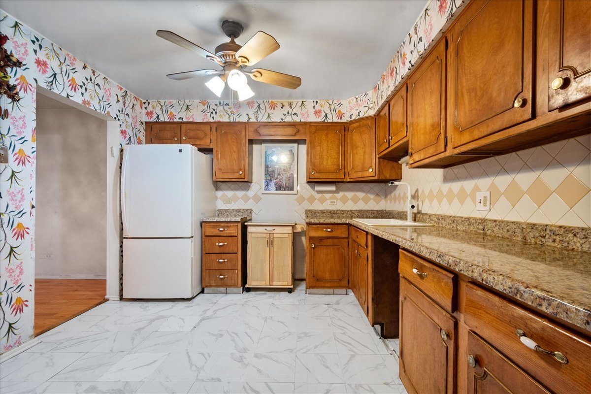 6800 N California Avenue 4H