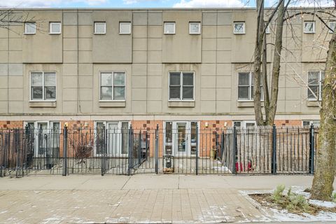Tiny photo for 20 W 15th Street #M, Chicago, IL 60605 (MLS # 12555873)