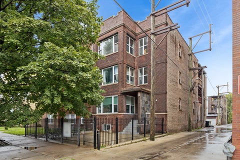 Photo of 4415 N ROCKWELL Street #1F, Chicago, IL 60625 (MLS # 12772262)