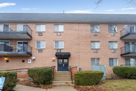Photo of 1004 N Mill Street #5-302, Naperville, IL 60563 (MLS # 12558132)
