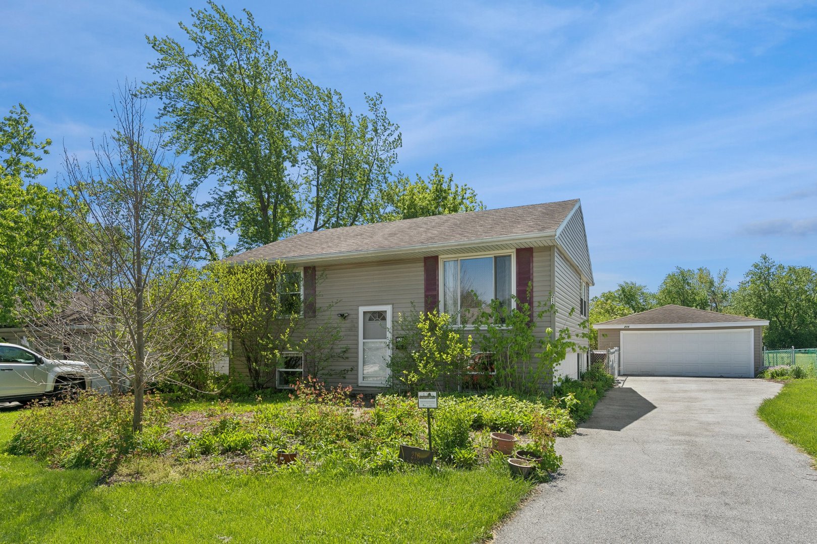 216 E Rose Street, Glenwood, IL 60425 — MLS #12647794 — Main listing photo