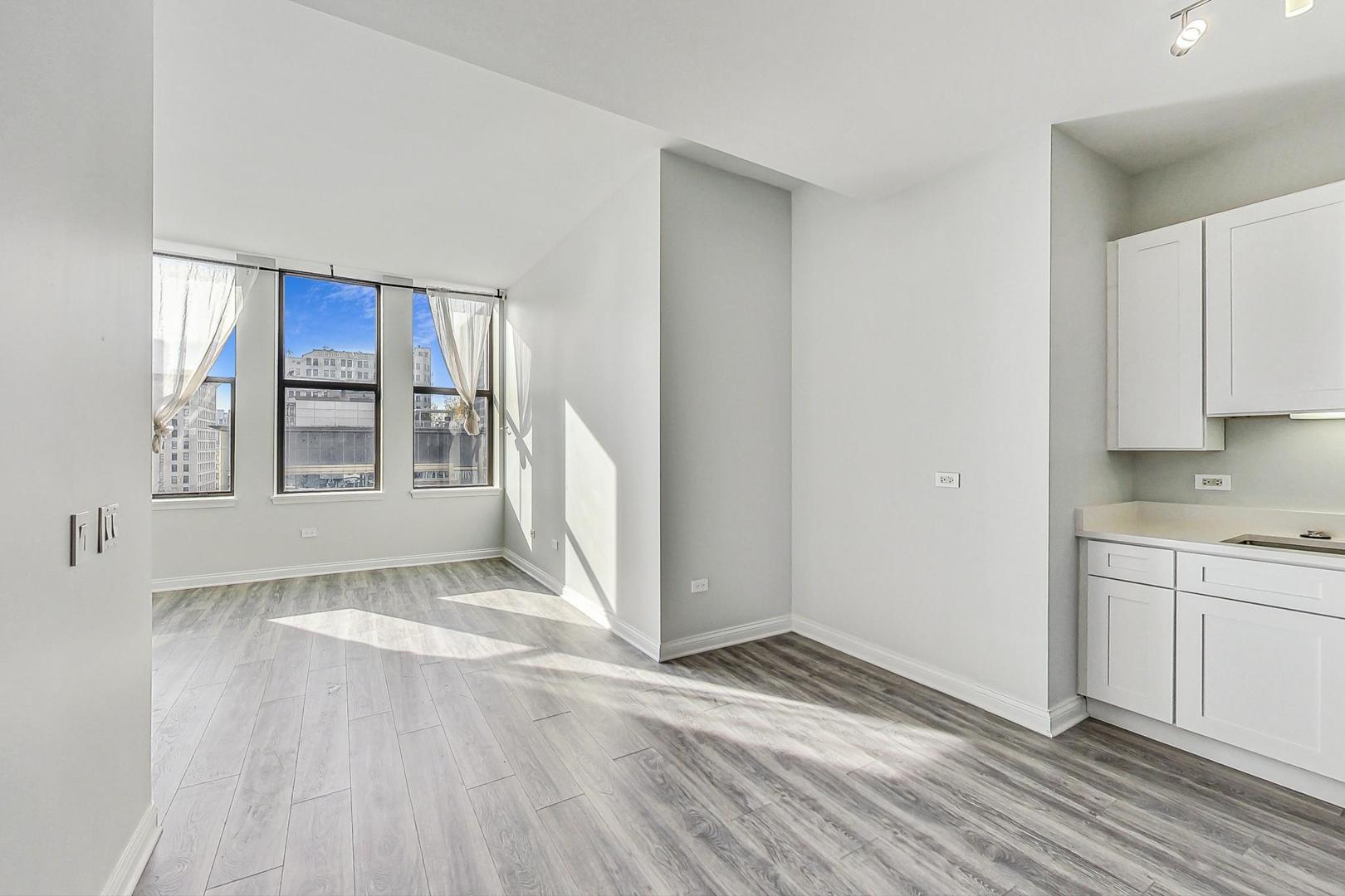 8 W MONROE Street 1403