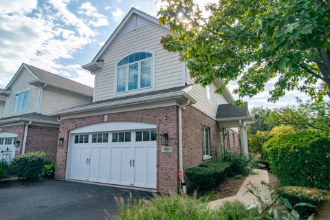Photo of 90 Waters Edge Court, Glen Ellyn, IL 60137 (MLS # 12785789)