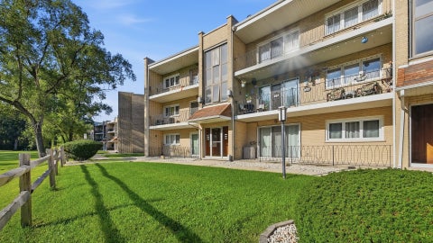 Photo of 9510 S 86th Avenue #305, Hickory Hills, IL 60457 (MLS # 12743859)