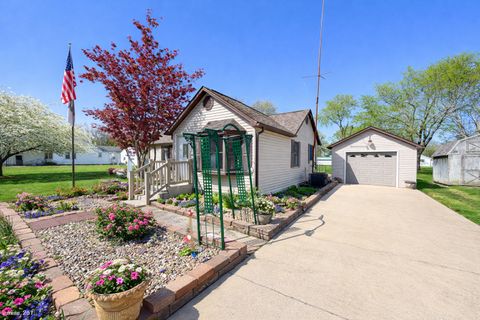 Tiny photo for 405 Wortby Street, Odin, IL 62870 (MLS # 12611354)