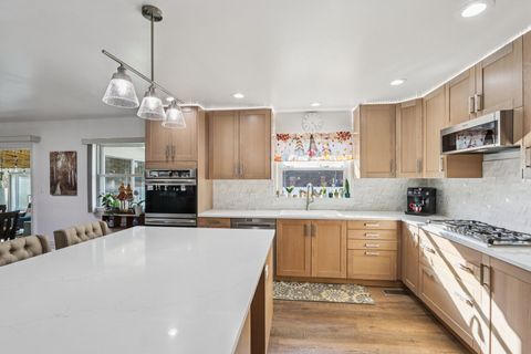 Tiny photo for 73 Hastings Avenue, Elk Grove Village, IL 60007 (MLS # 12511088)