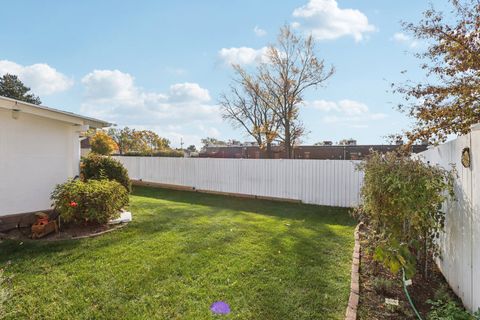 Tiny photo for 73 Hastings Avenue, Elk Grove Village, IL 60007 (MLS # 12511088)