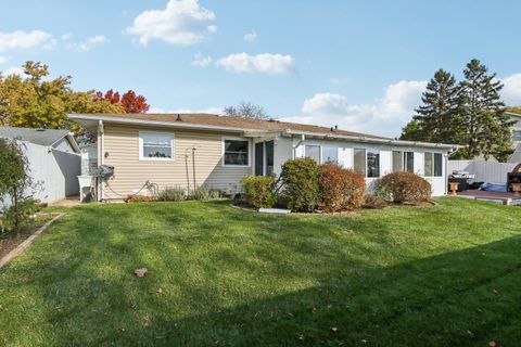 Tiny photo for 73 Hastings Avenue, Elk Grove Village, IL 60007 (MLS # 12511088)