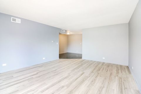 Tiny photo for 16B Kingery Quarter #208, Willowbrook, IL 60527 (MLS # 12532224)