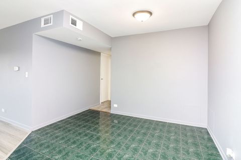 Tiny photo for 16B Kingery Quarter #208, Willowbrook, IL 60527 (MLS # 12532224)