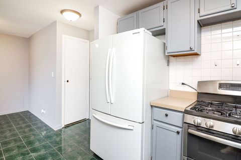 Tiny photo for 16B Kingery Quarter #208, Willowbrook, IL 60527 (MLS # 12532224)