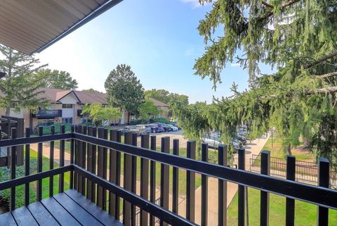 Tiny photo for 16B Kingery Quarter #208, Willowbrook, IL 60527 (MLS # 12532224)