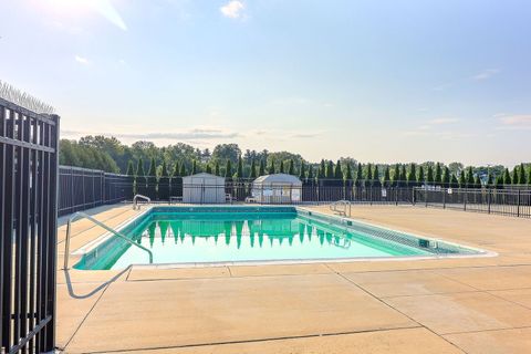 Tiny photo for 16B Kingery Quarter #208, Willowbrook, IL 60527 (MLS # 12532224)