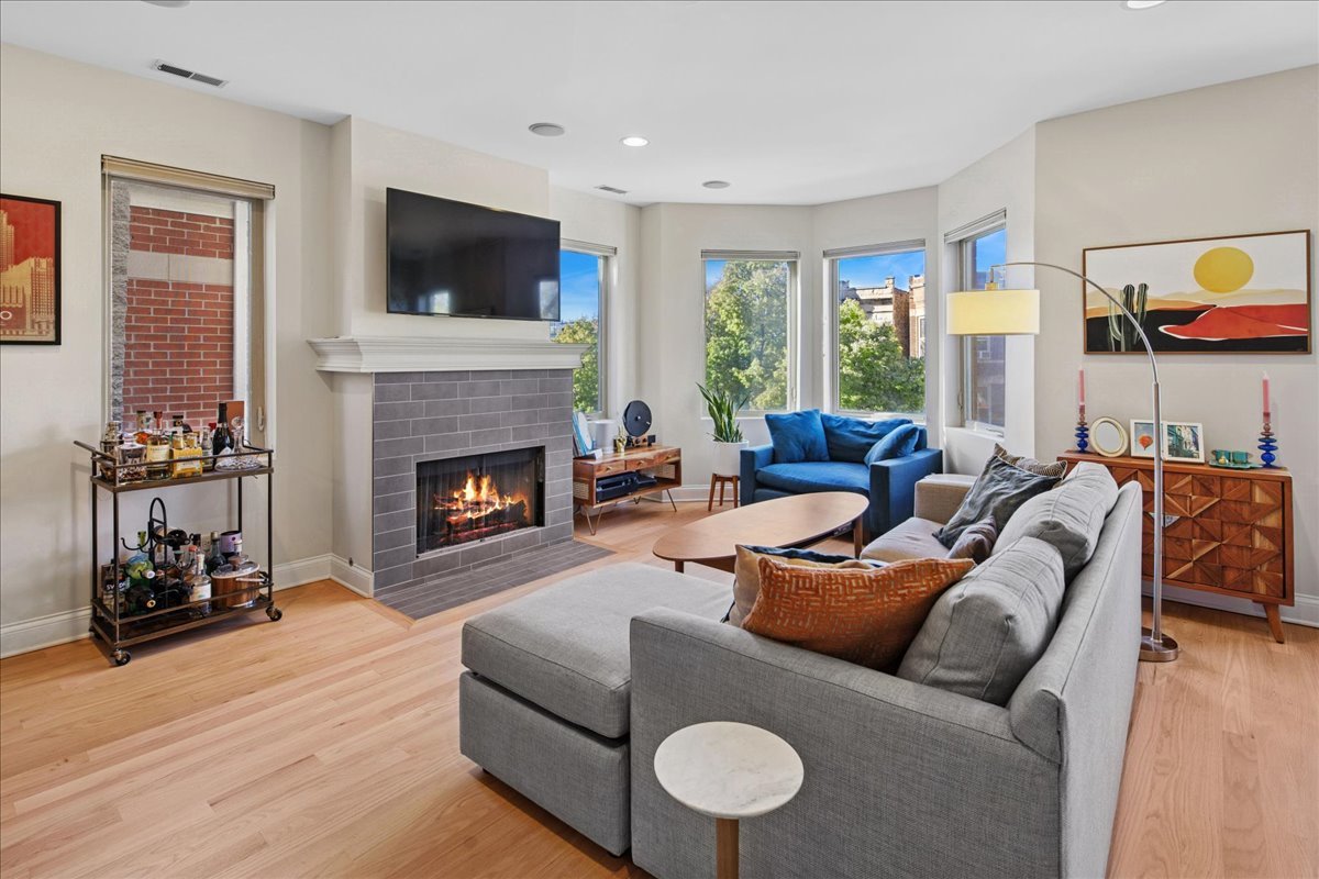 1533 N Campbell Avenue 3