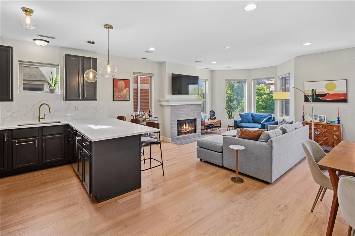 1533 N Campbell Avenue 3